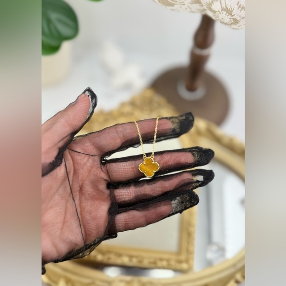 Lucky Alhambra Clover Pendant Necklace Gold & Tiger’s Eye with logo and box - Picture 3 of 11